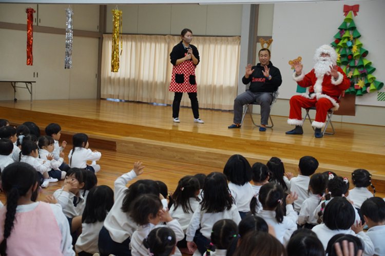 Santa Claus came to our kindergarten!　サンタが幼稚園にやって来ました！